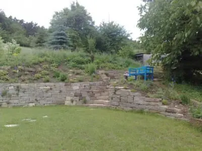 Garten Steinarbeiten Würzburg: Natur-Steingarten auf mehreren Ebenen