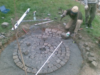 Kreispflaster in der Entstehung